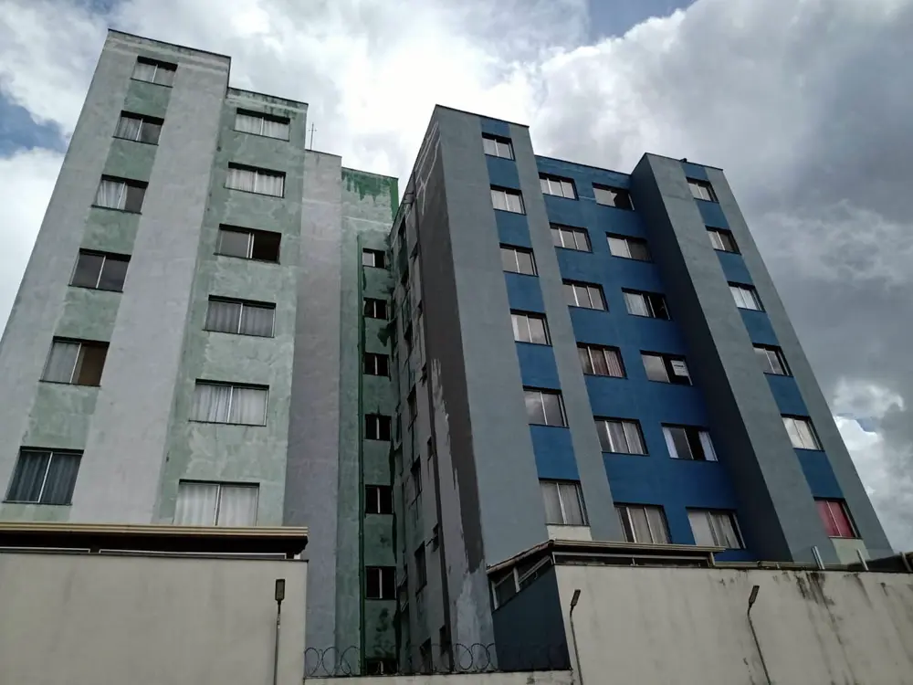 Prédio com fachada recém pintada
