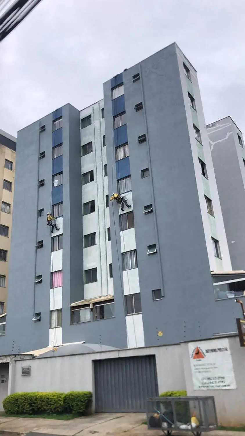 Prédio com pintura de fachada finalizada