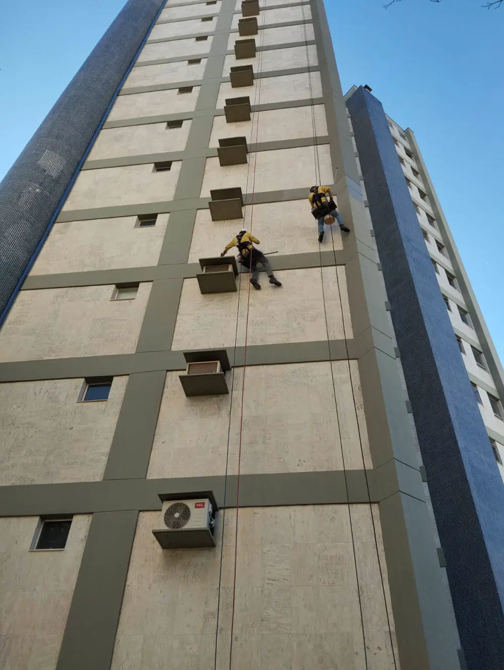 Fachada predial após serviço de pintura